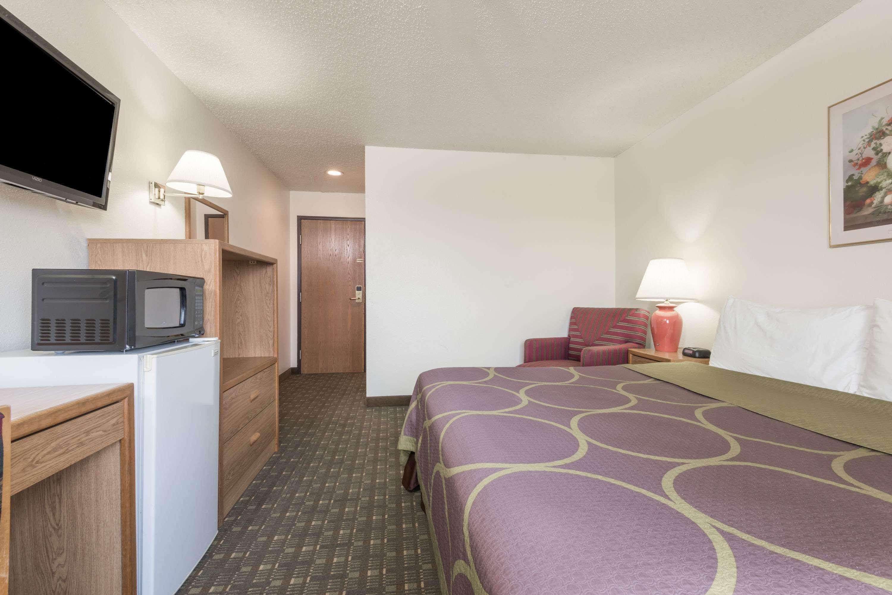 Super 8 By Wyndham Florence Co Exterior photo